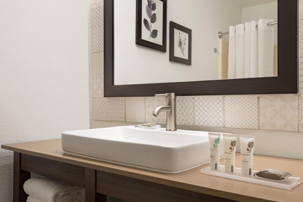 Country Inn & Suites By Radisson, Pella, Ia Buitenkant foto