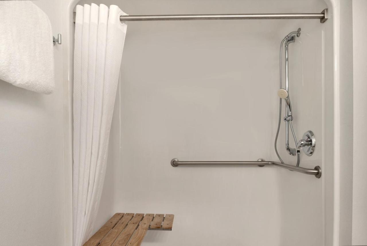 Country Inn & Suites By Radisson, Pella, Ia Buitenkant foto