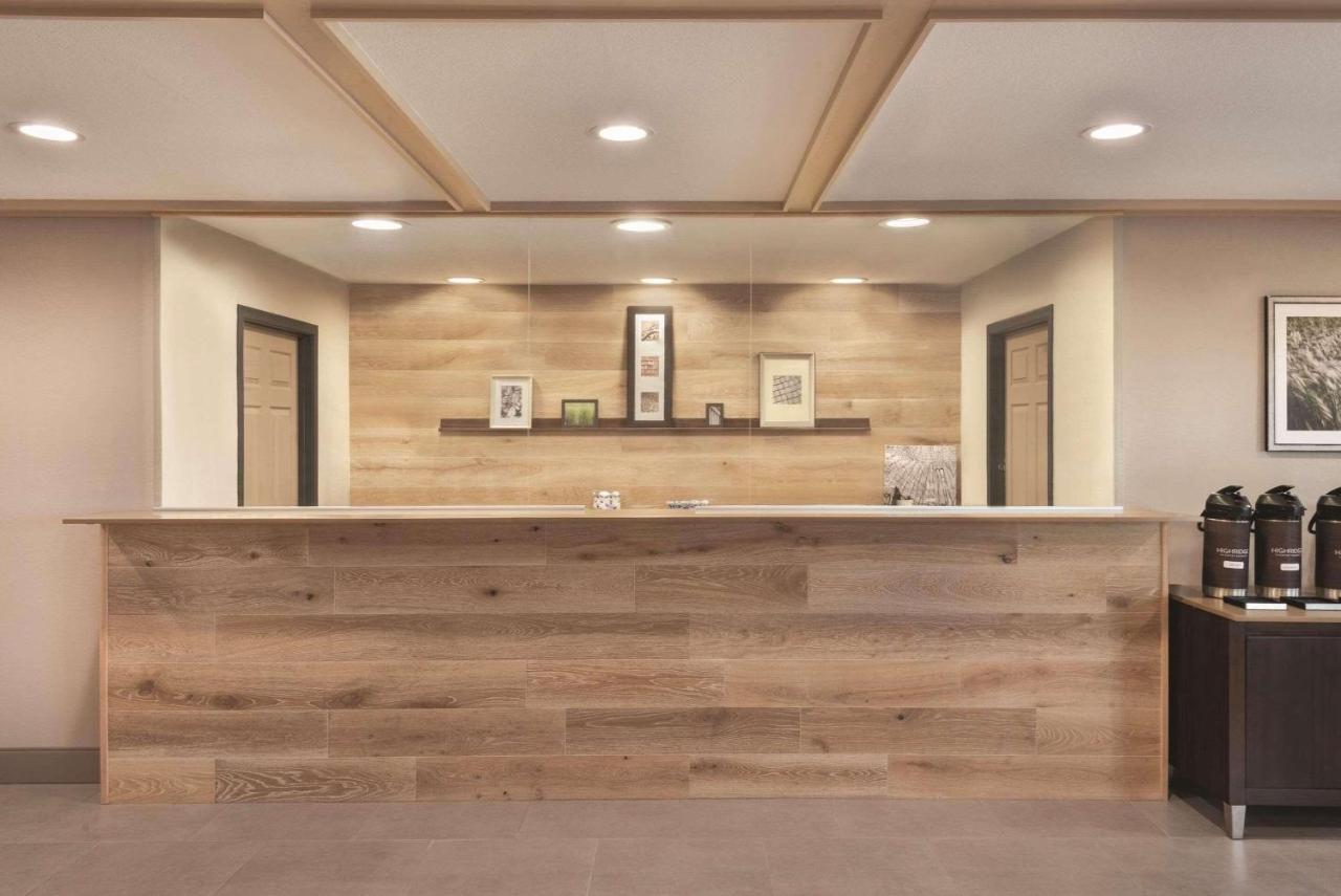 Country Inn & Suites By Radisson, Pella, Ia Buitenkant foto