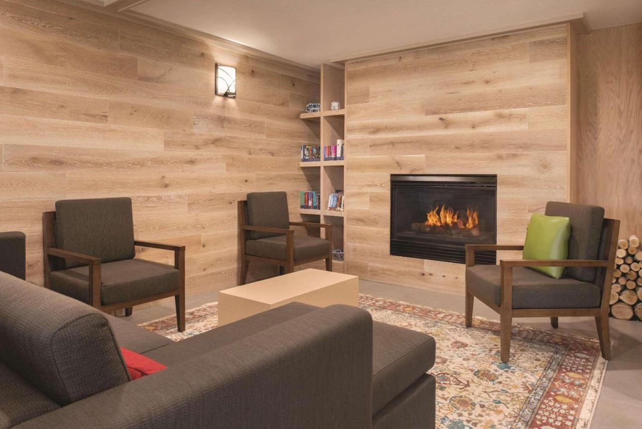 Country Inn & Suites By Radisson, Pella, Ia Buitenkant foto