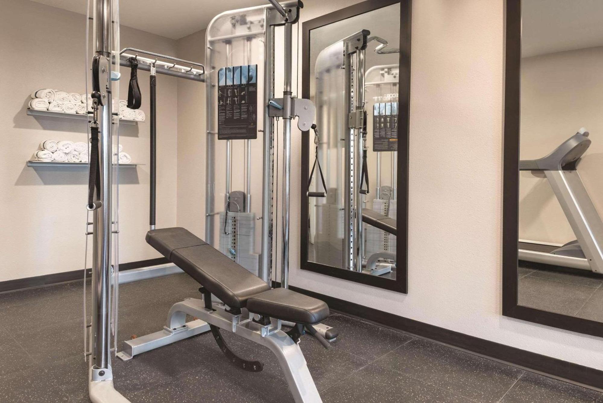 Country Inn & Suites By Radisson, Pella, Ia Buitenkant foto